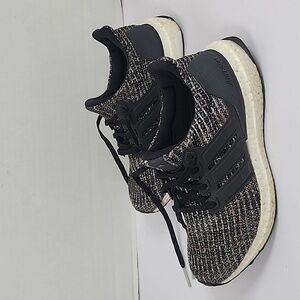 Adiddas Utra  Boost Unisex Big  Boy Girl Kids Blackwhite  Size 4  Sneakers